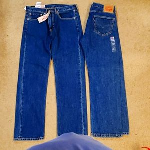 Mens Levi Strauss jeans. 34 32